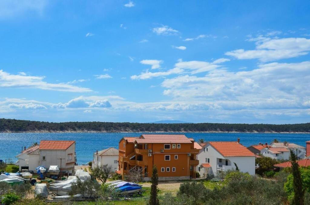 Apartments Jasmin Barbat na Rabu Экстерьер фото