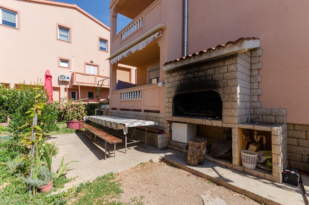 Apartments Jasmin Barbat na Rabu Экстерьер фото