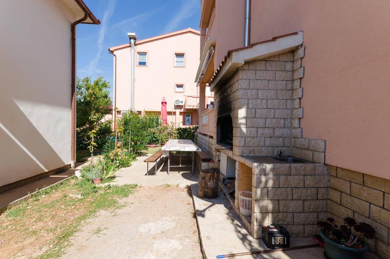 Apartments Jasmin Barbat na Rabu Экстерьер фото